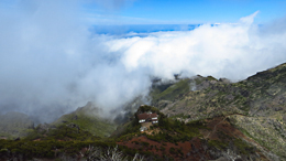 Vue sur le refuge, depuis le pico Ruivo